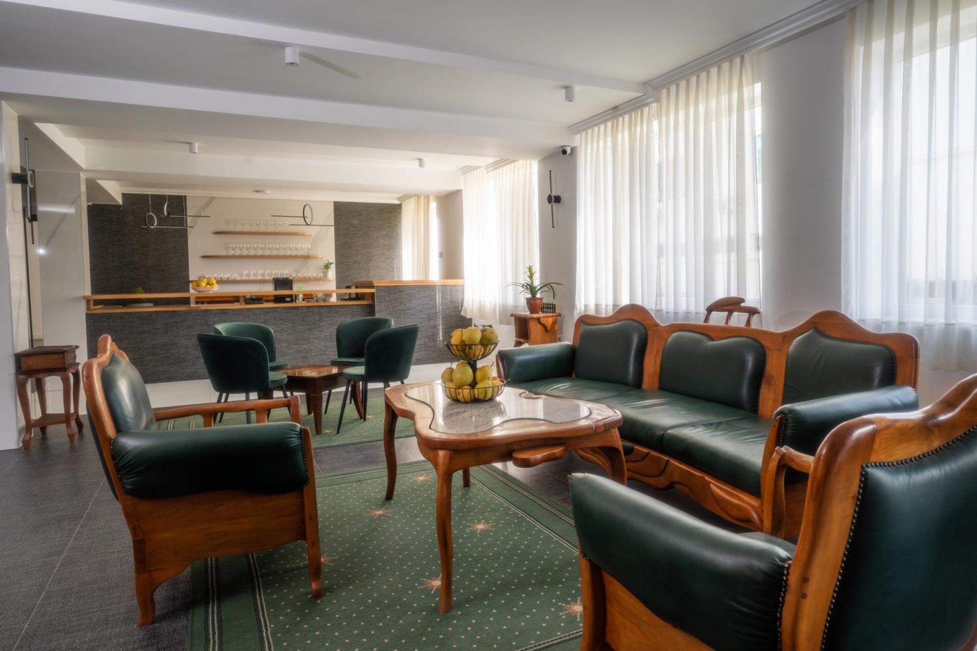 Hotel Mio City Kula Екстериор снимка