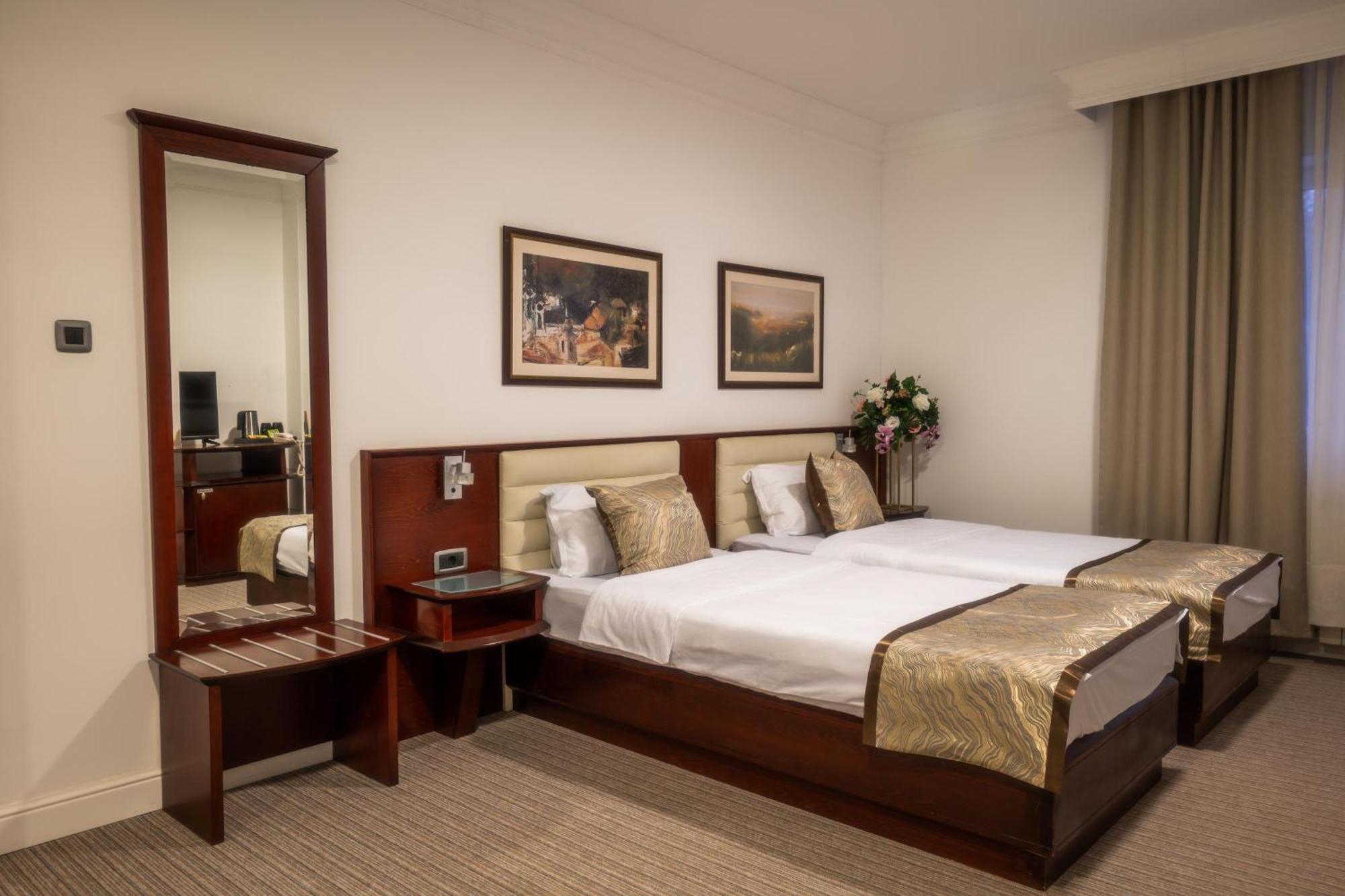 Hotel Mio City Kula Екстериор снимка