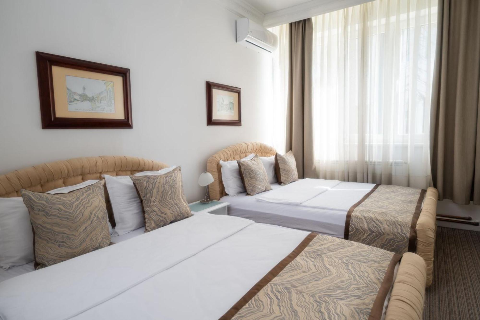 Hotel Mio City Kula Екстериор снимка