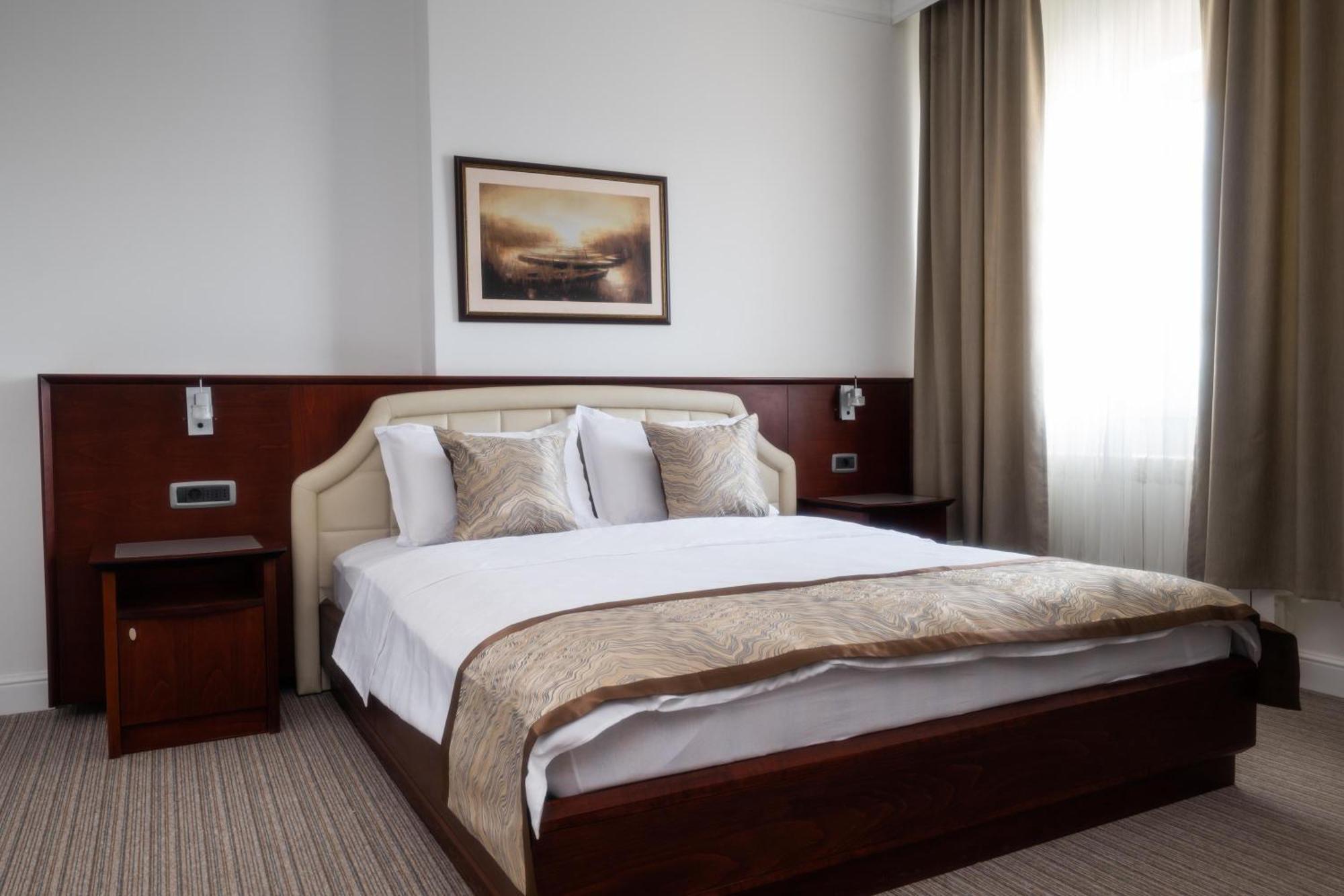Hotel Mio City Kula Екстериор снимка