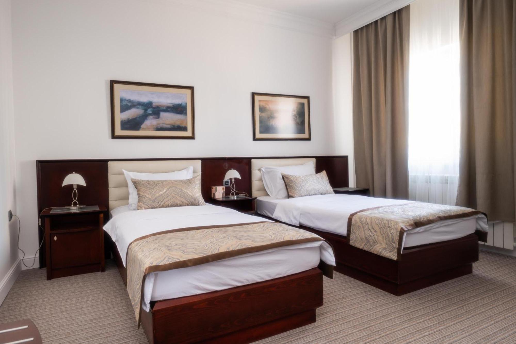 Hotel Mio City Kula Екстериор снимка