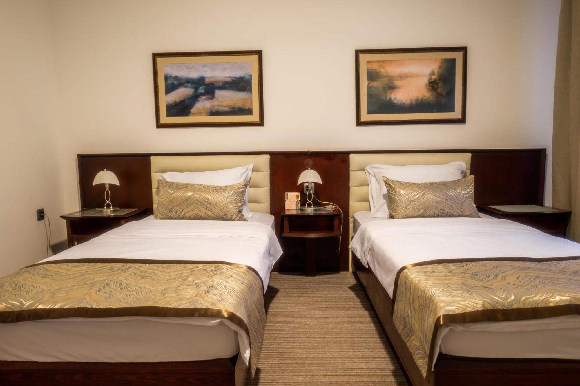 Hotel Mio City Kula Екстериор снимка