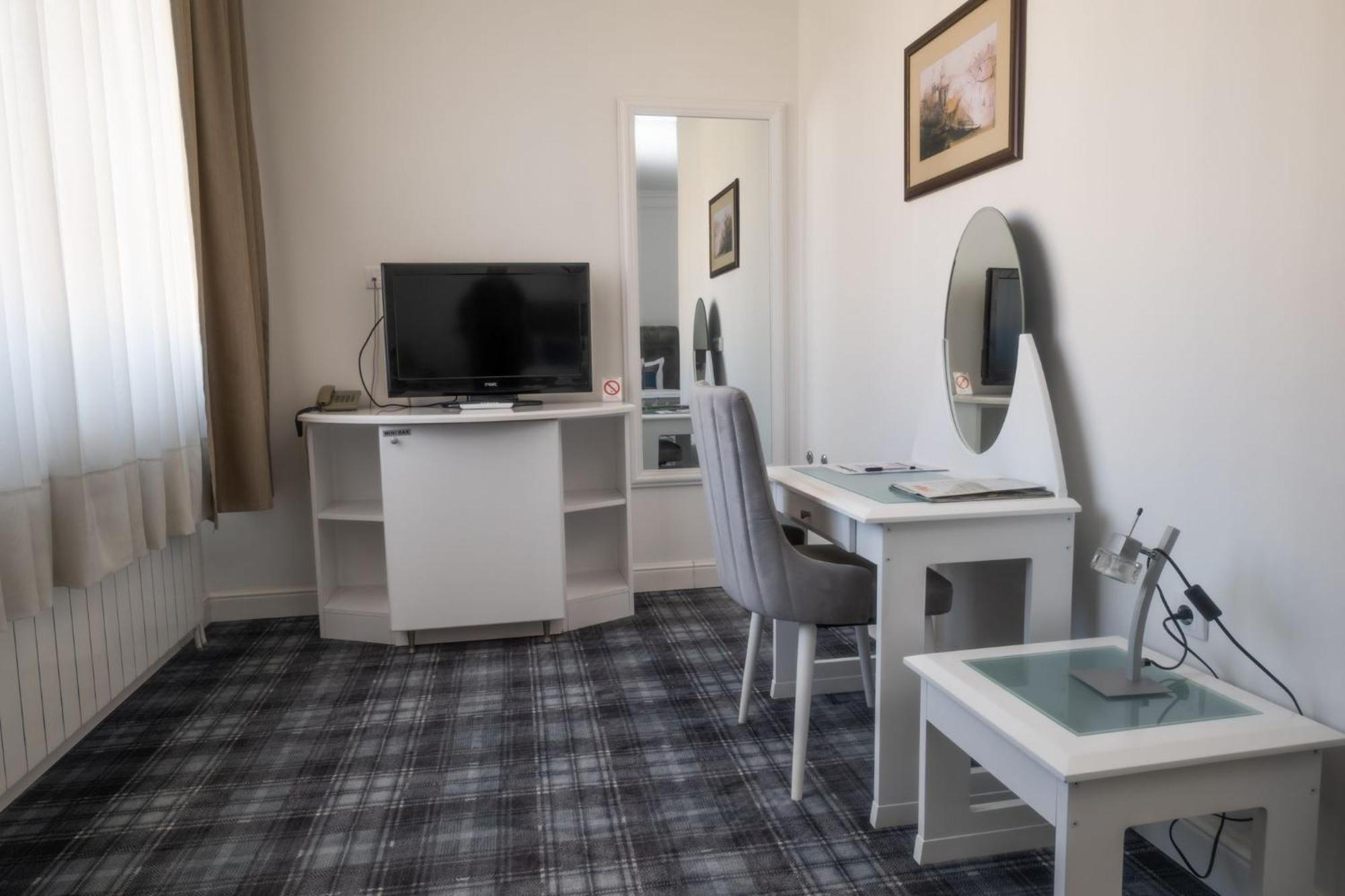 Hotel Mio City Kula Екстериор снимка