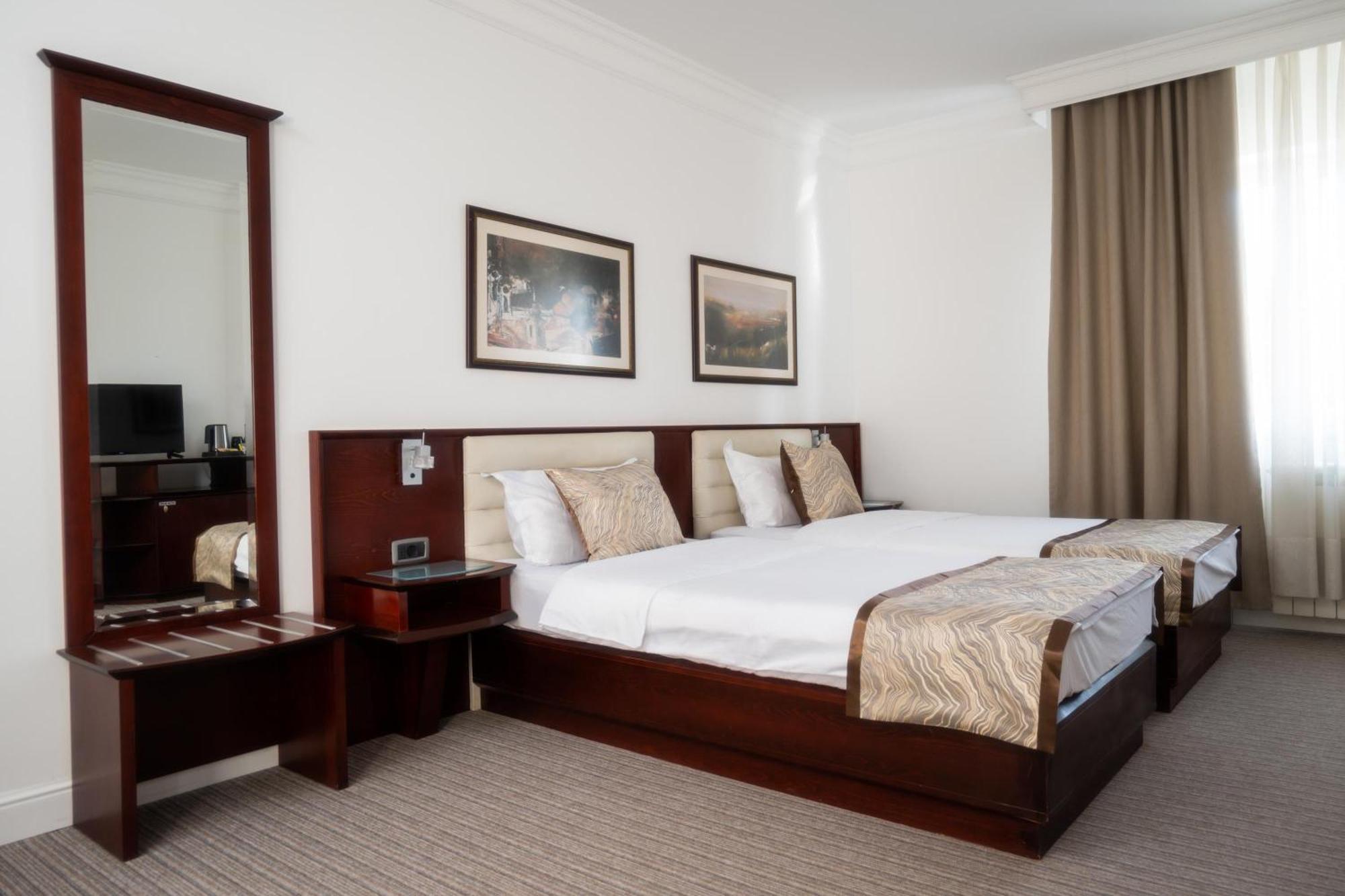 Hotel Mio City Kula Екстериор снимка