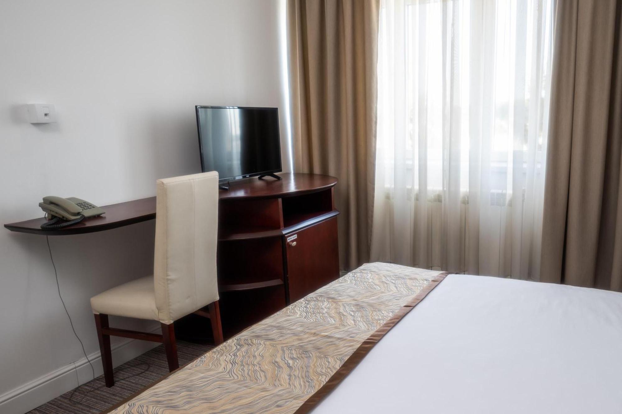 Hotel Mio City Kula Екстериор снимка
